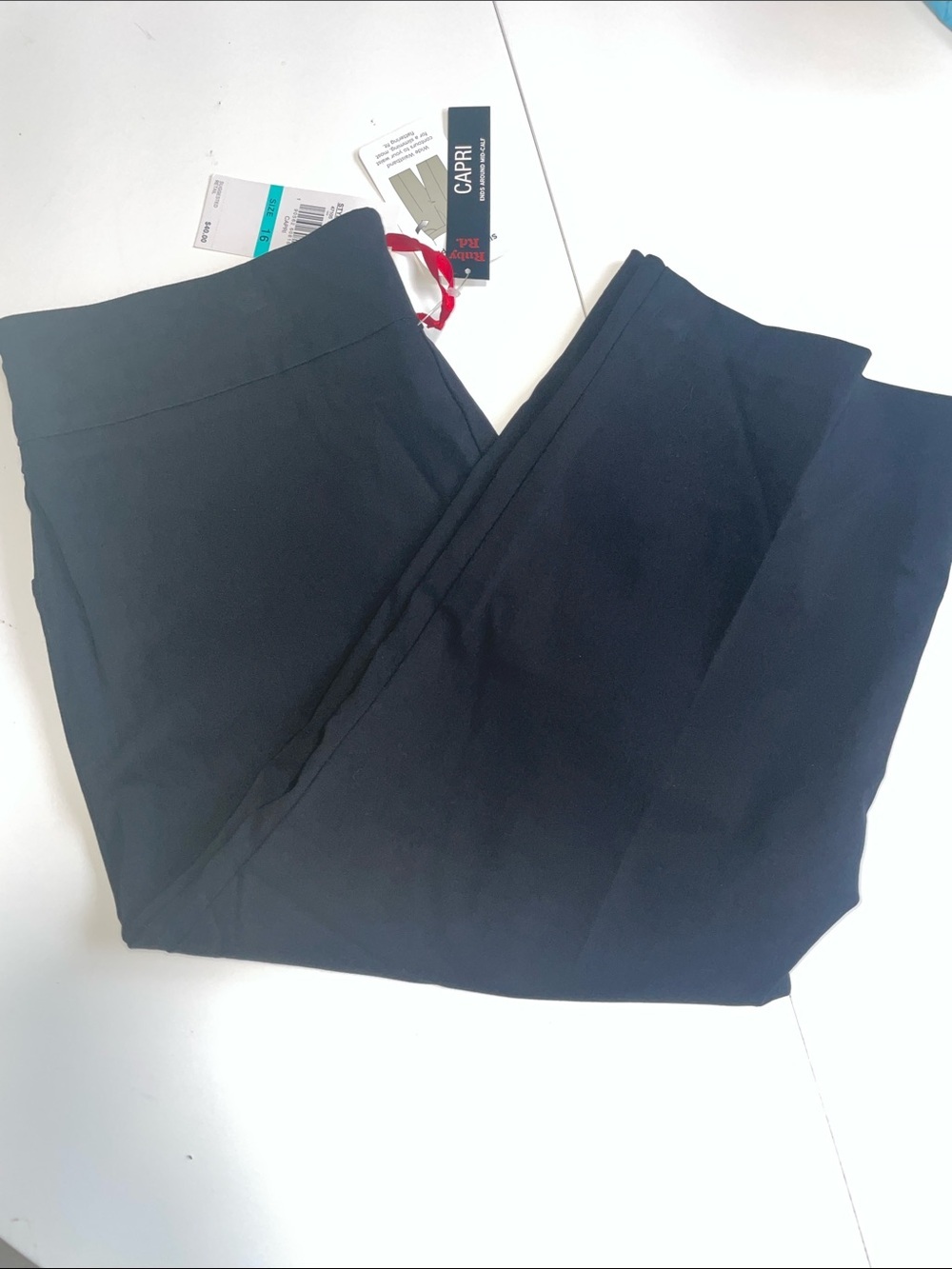 Ruby Rd. Black Capri Pants